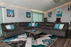 Michigan Landing- Home in West Palm Beach with Pool Table, Game Room